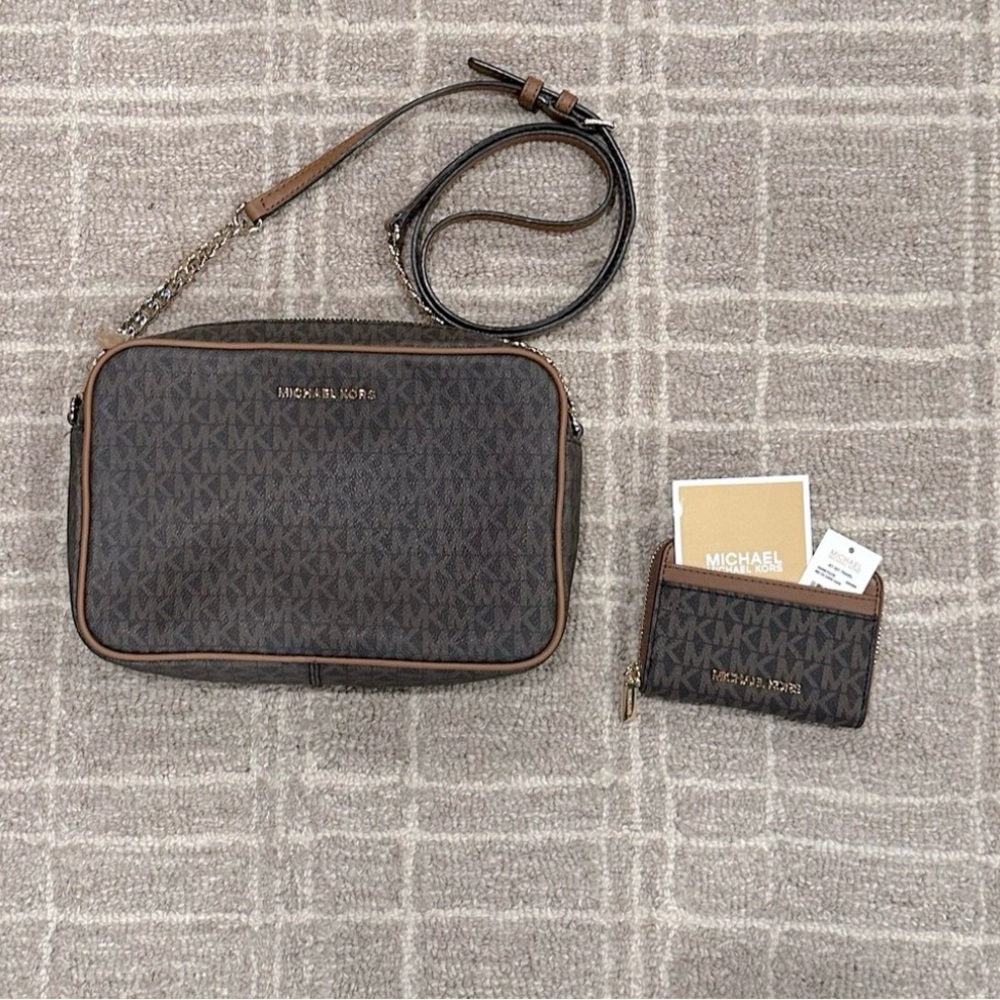 MICHAEL KORS • Jet Set Crossbody Bag and Wallet Set